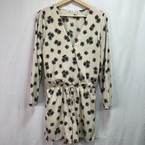 🌮 Fraiche by J gray cream and black, long sleeve shorts romper